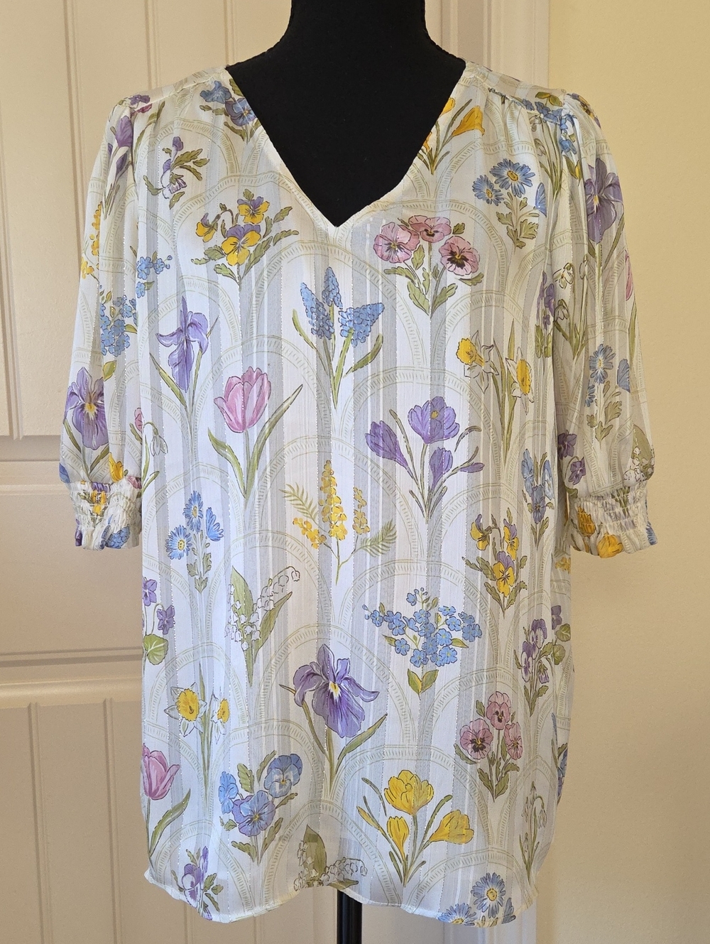 Rachel Zoe White/Cream Floral Metallic, V-Neck, Short Sleeve, Size M